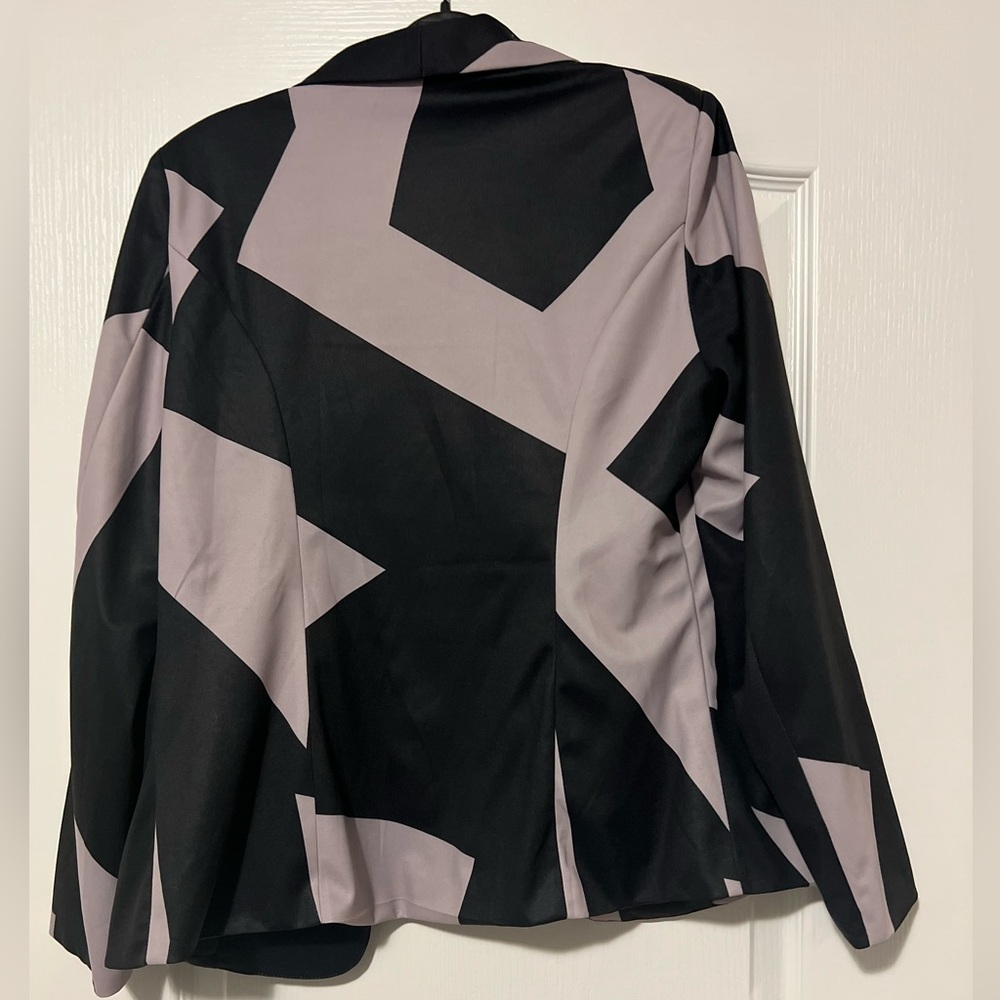 Brand: Chic Me
Size: M
Color: black/grey
Material: polyester